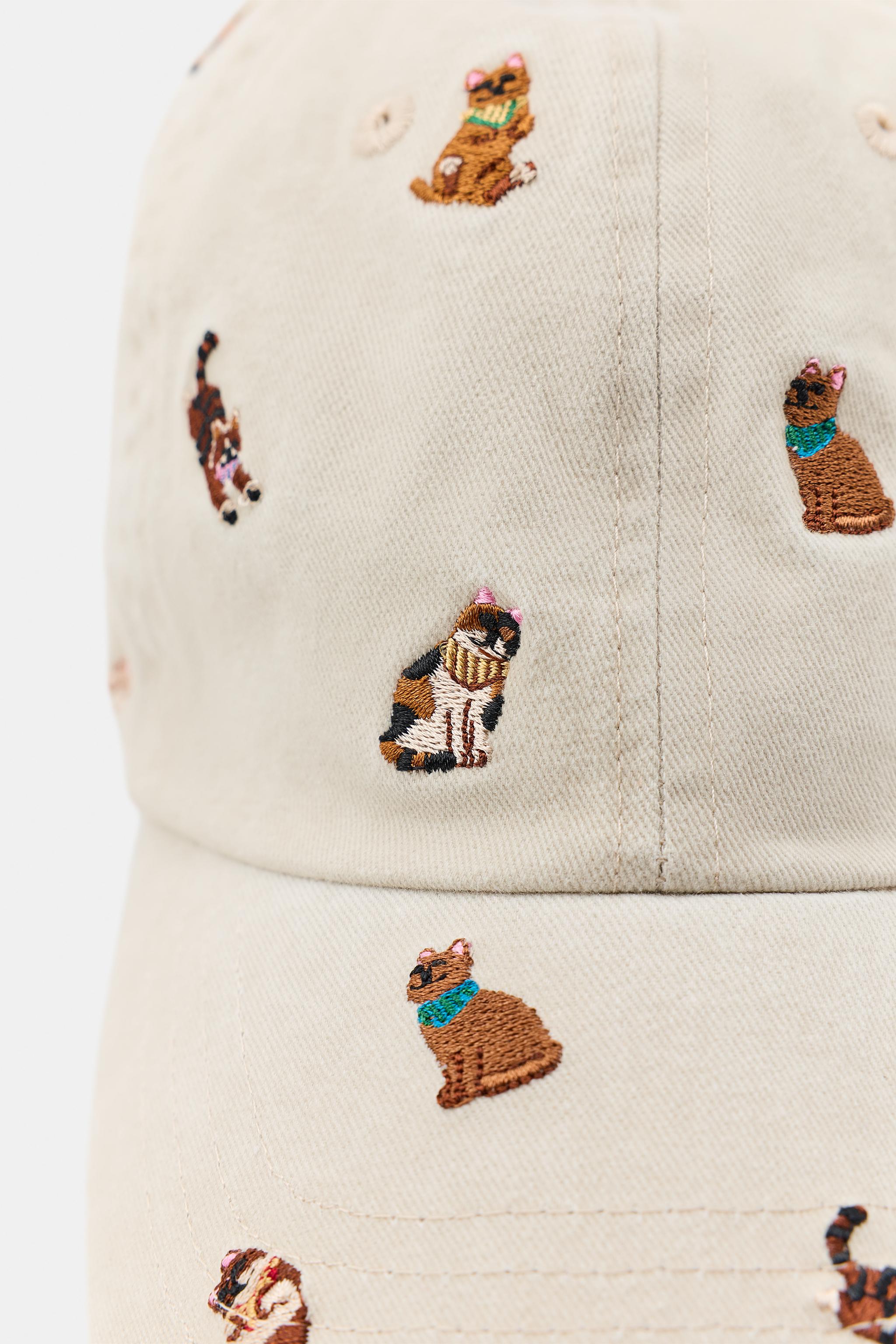 EMBROIDERED CAT TWILL CAP — Stone