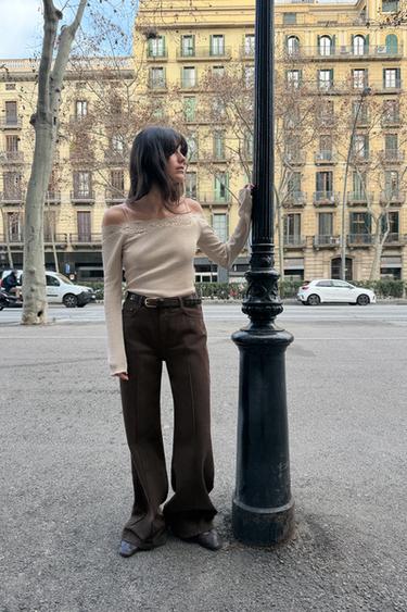 CONTRAST T-SHIRT WITH BARE SHOULDERS - Light beige by Zara