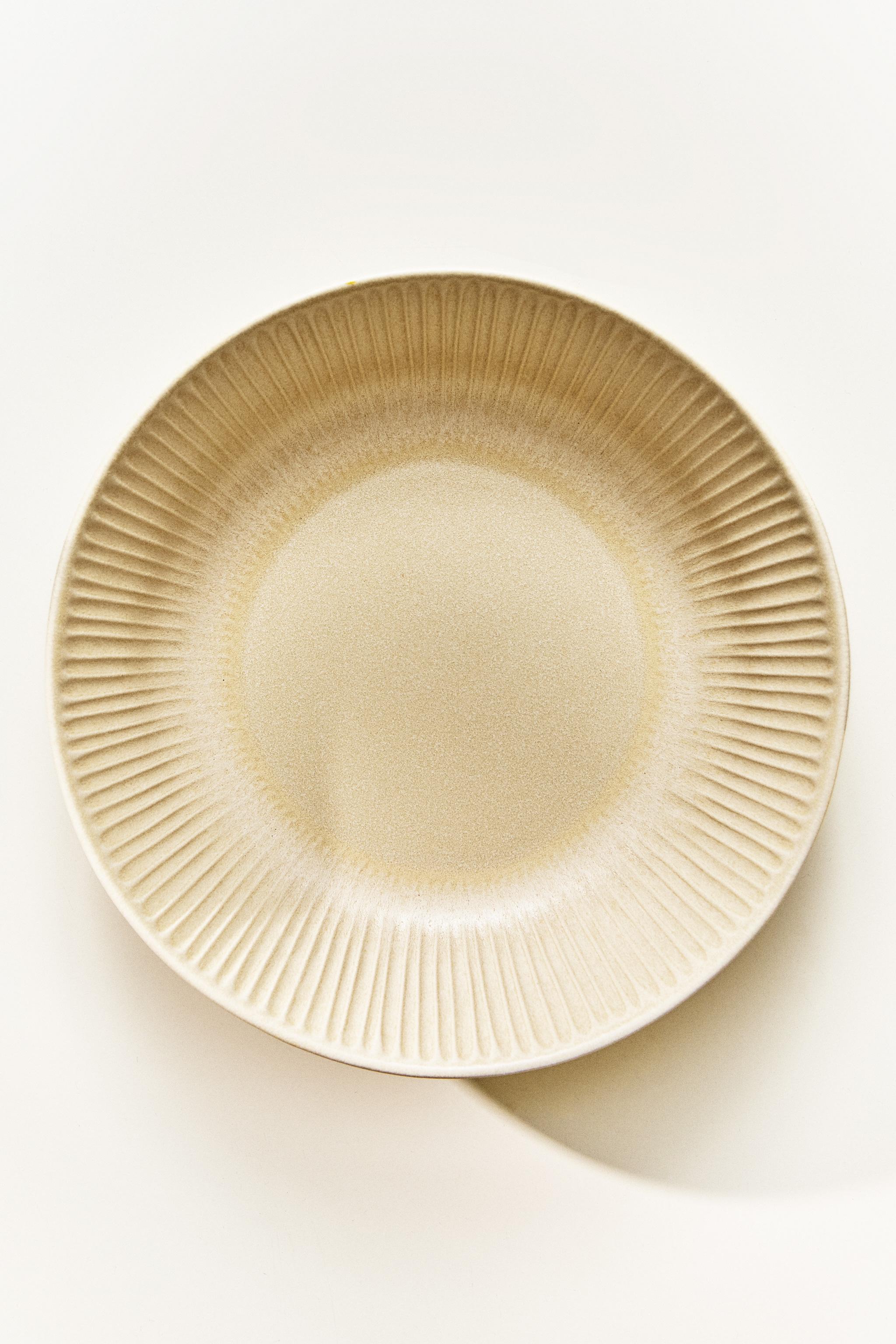 ASSIETTE CREUSE GRÈS RAYÉE