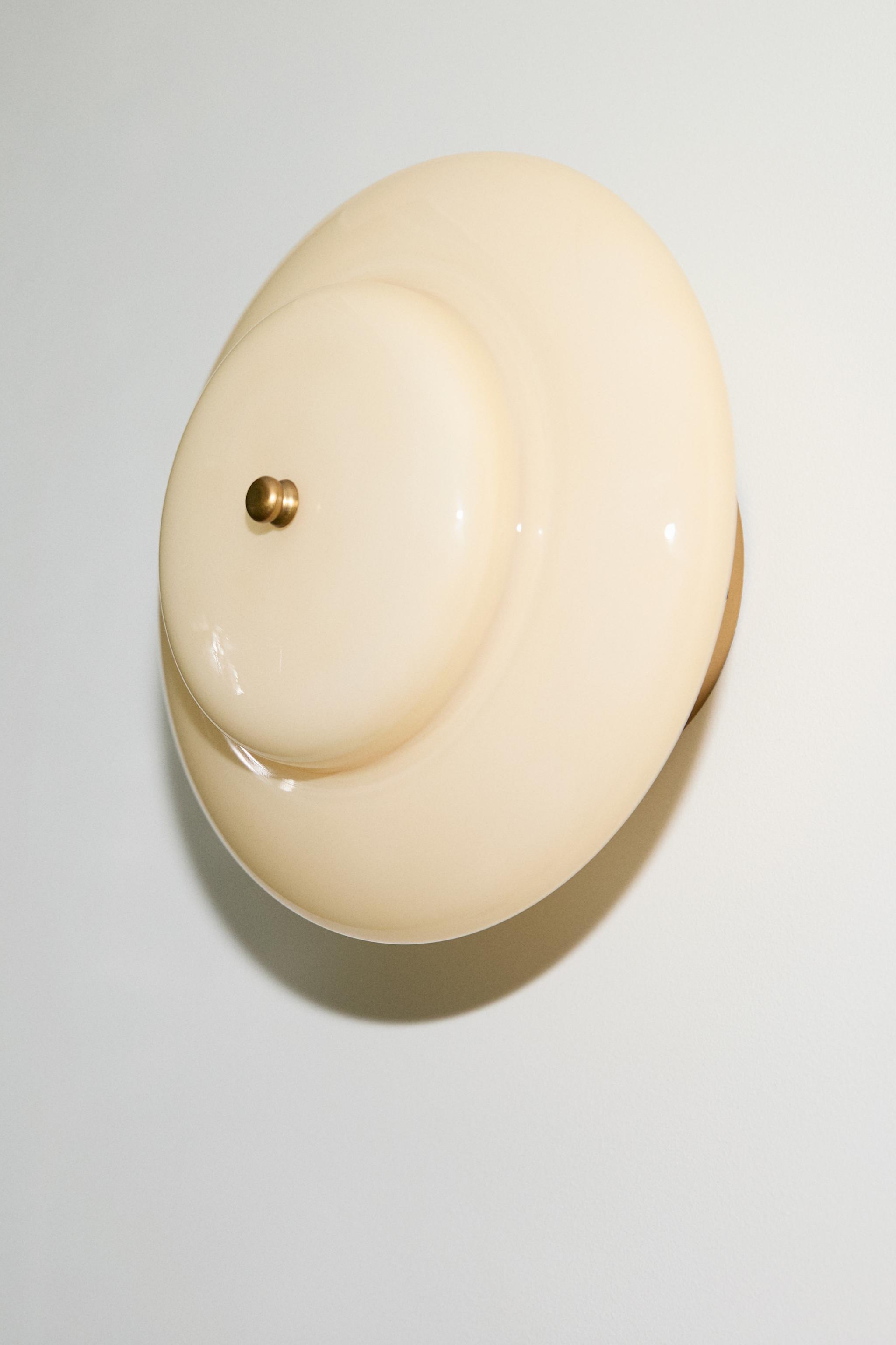 GLASS WALL LAMP — Vanilla