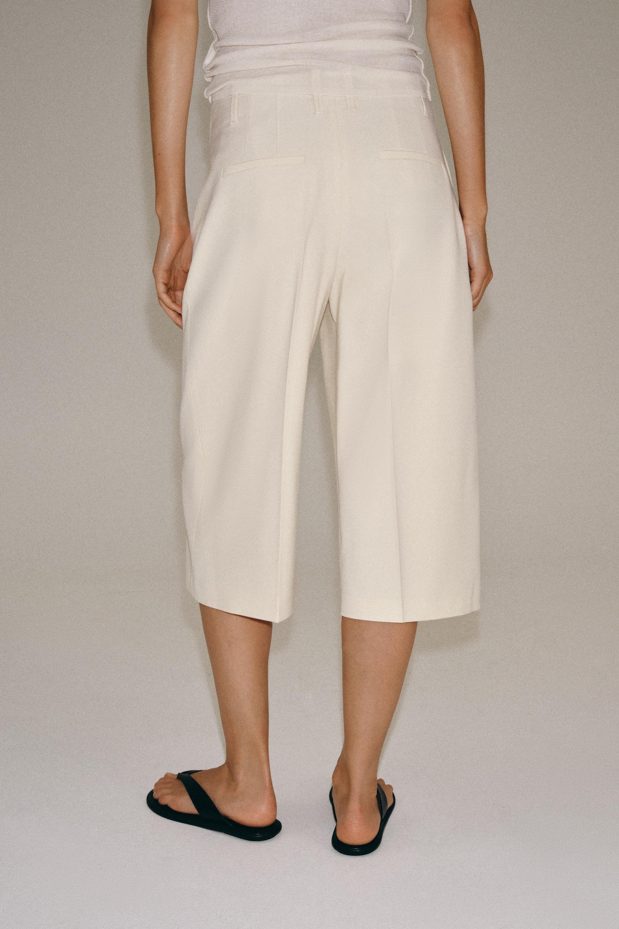 ZW COLLECTION STRAIGHT DARTED BERMUDA SHORTS — Beige