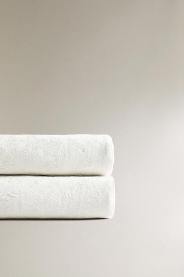 COLCHA JACQUARD FLOR - Blanco de Zara