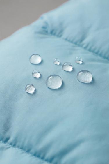 BLOUSON ULTRALÉGER CAPUCHE DÉPERLANT - Bleu clair de Zara - Image 9