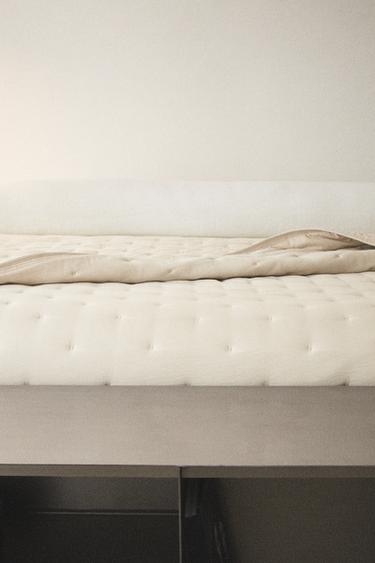 TAGESDECKE MIKROFASER - Hellbeige von Zara