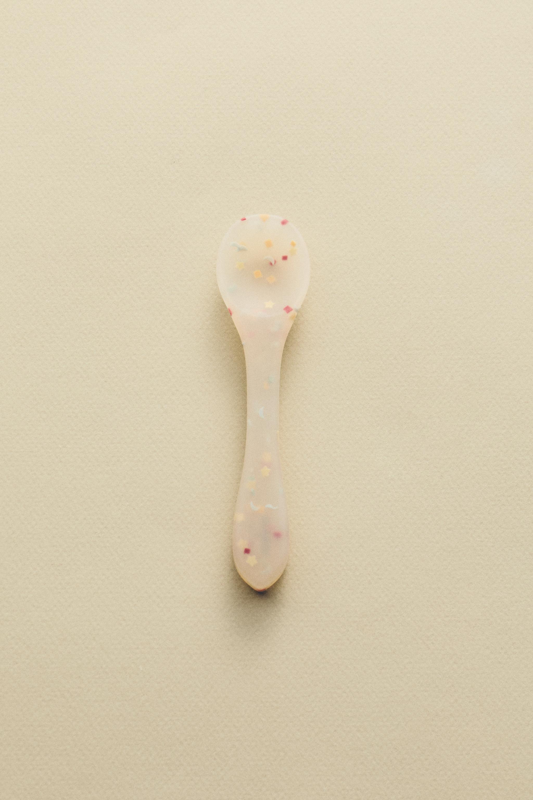 CUILLÈRE ENFANT SILICONE CONFETTIS