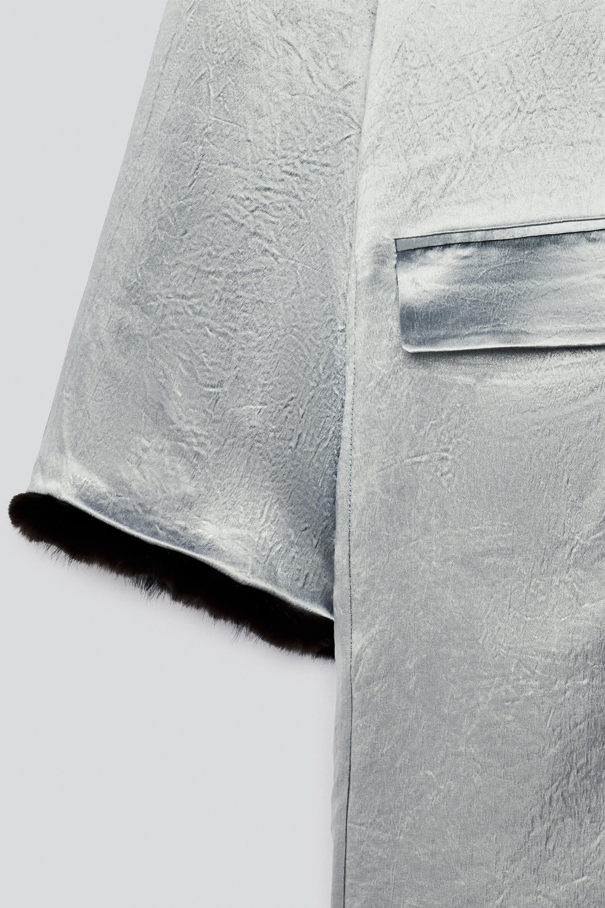 MANTEAU EFFET FOURRURE RÉVERSIBLE CONTRASTE