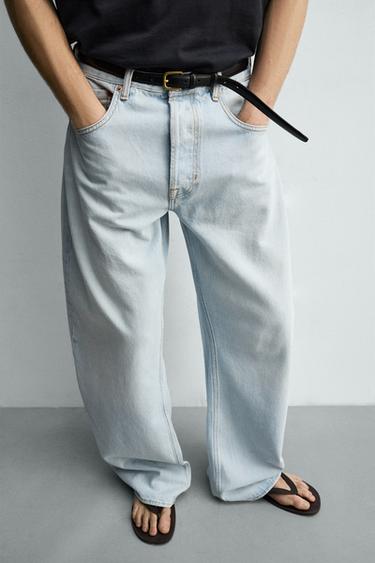 جينز بقصة بالون - أزرق فاتح الخاص بـ Zara