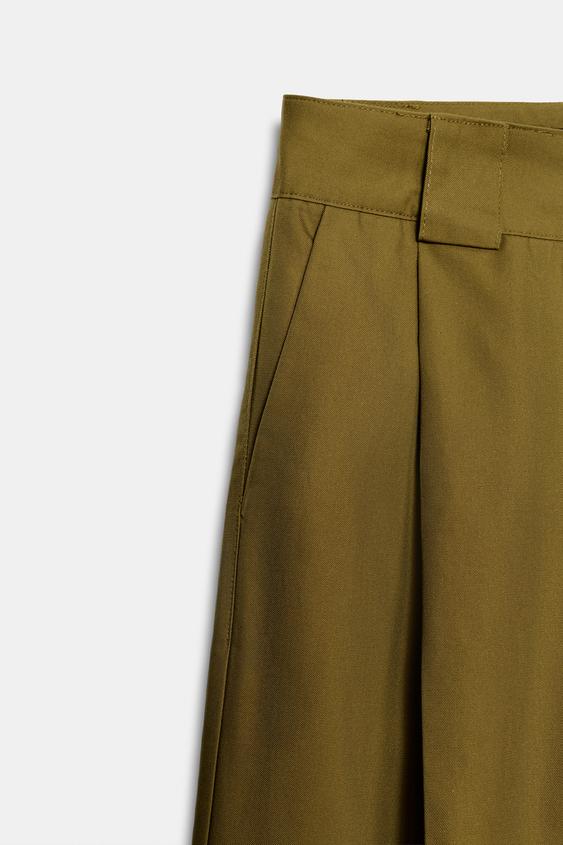 PANTALON À PLIS ET PASSANTS - Vert huile de Zara - Image 7