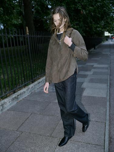 Blouse with zip on the chest - Marron de Zara