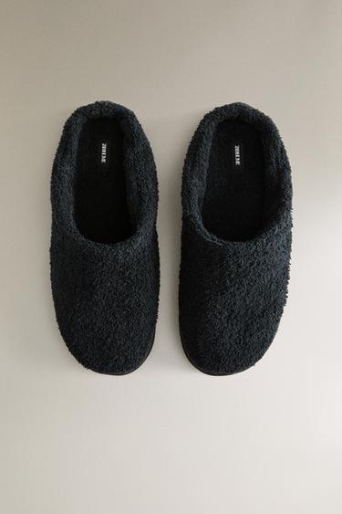 CHAUSSONS OUVERTS À L’ARRIÈRE SERVIETTE DE BAIN - Noir de Zara - Image 2