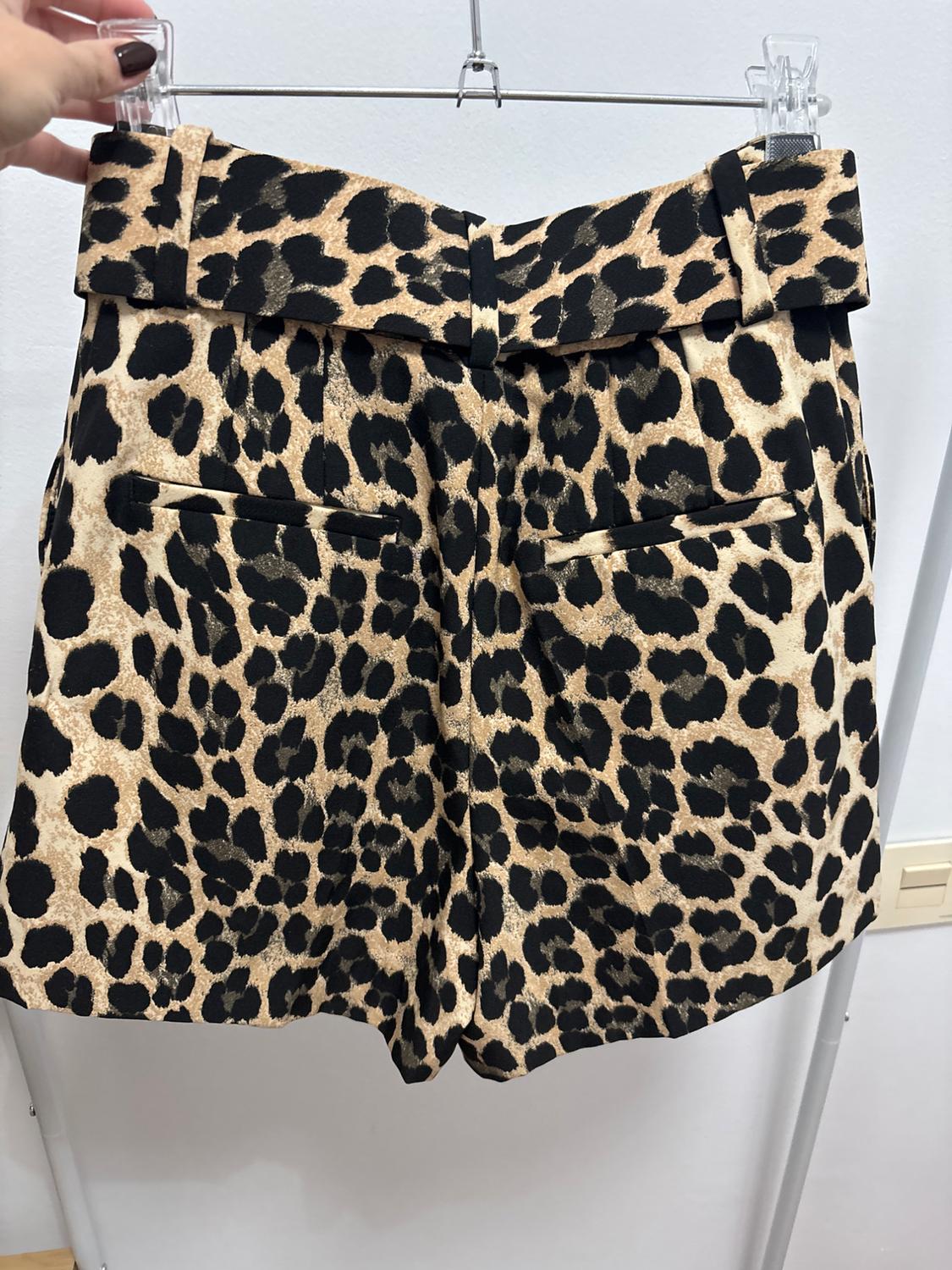 BELTED LEOPARD PRINT BERMUDA SHORTS - Image 2