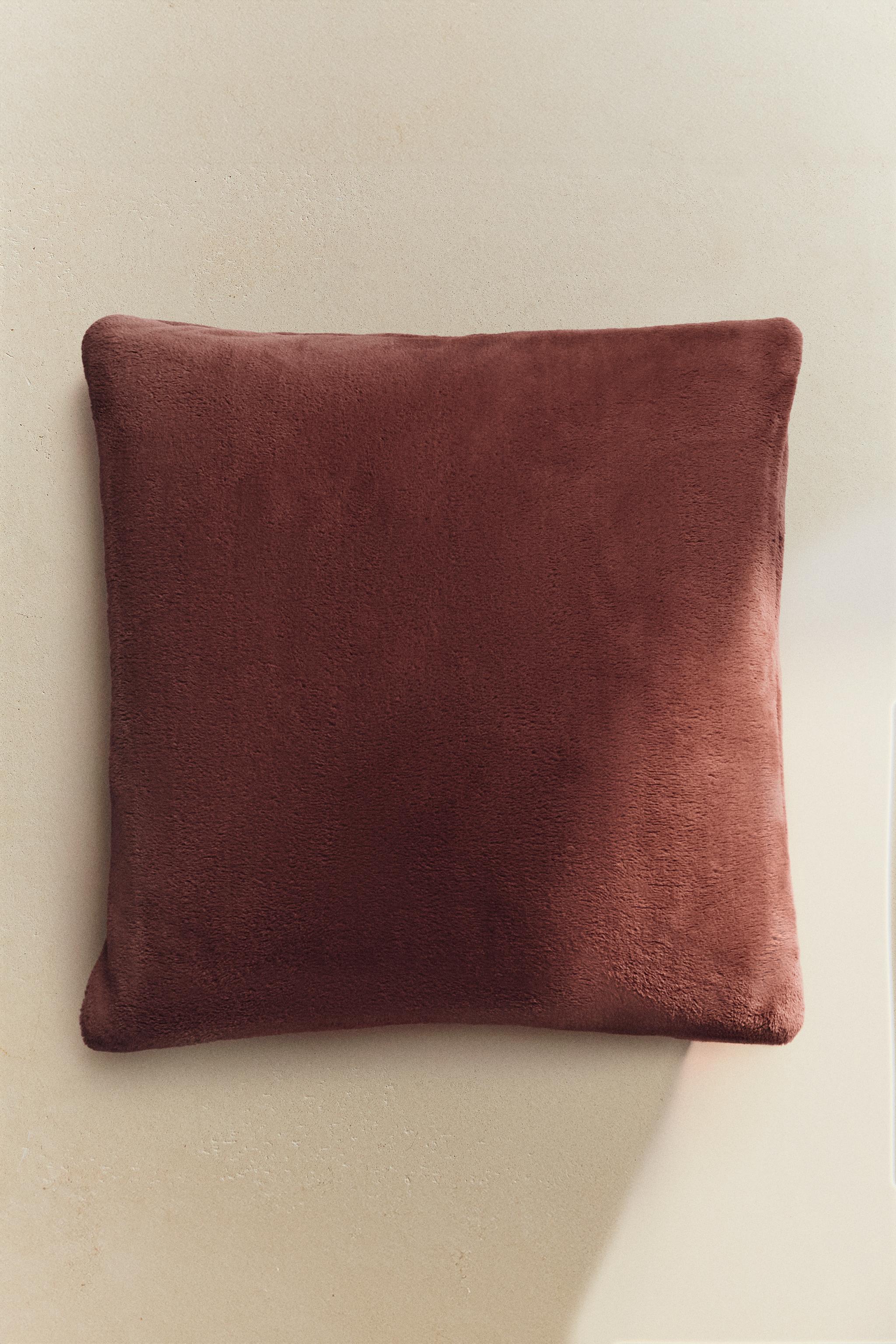 zara フェイクファーボアクッションカバーピローケースブラウンベージュ zara homeフェイクファーボアクッションカバーピローケース