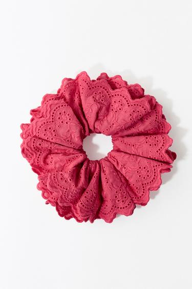 MAXI COTTON SCRUNCHIE WITH EMBROIDERY - Fuchsia by Zara