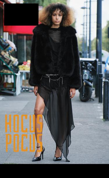 Писка шоу Биік өкшелі туфли киген жалаңаш қыздардың суреттерін қараңыз