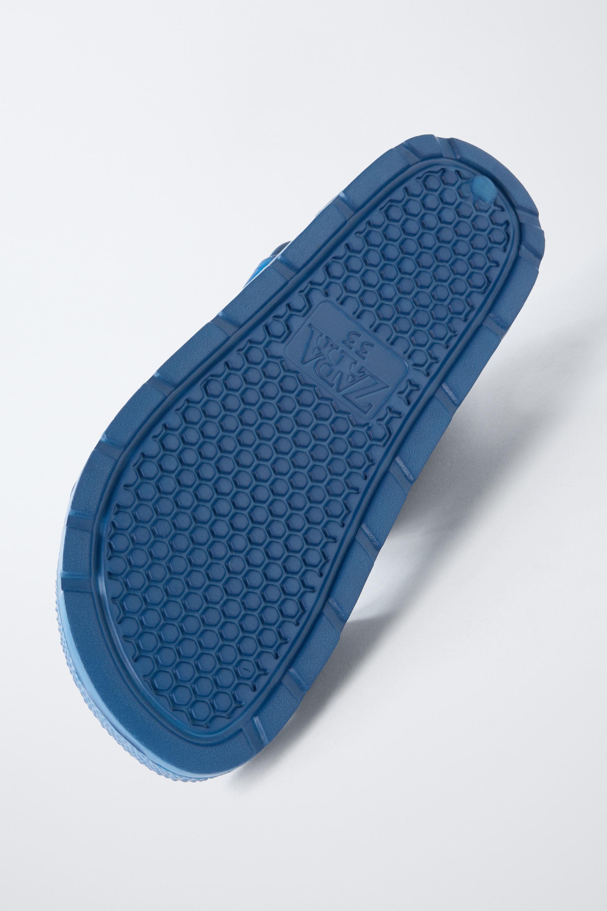 RUBBERIZED BUCKLED SANDALS