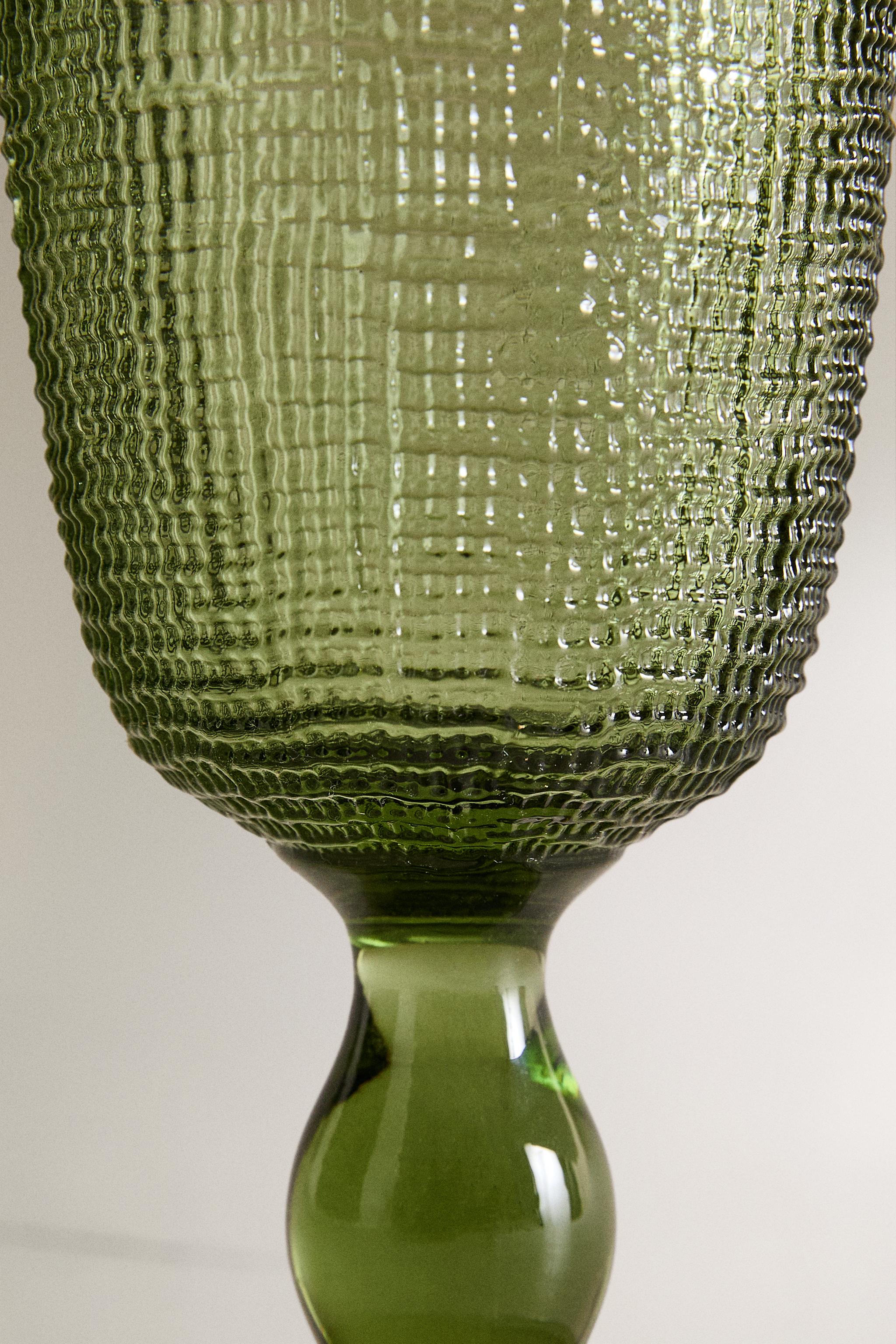 VERRE À PIED RELIEF