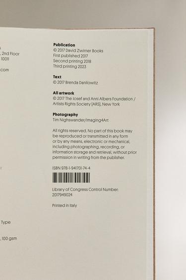 LIVRE ANNI ALBERS CAHIER 1970-1980 - Écru de Zara - Image 3