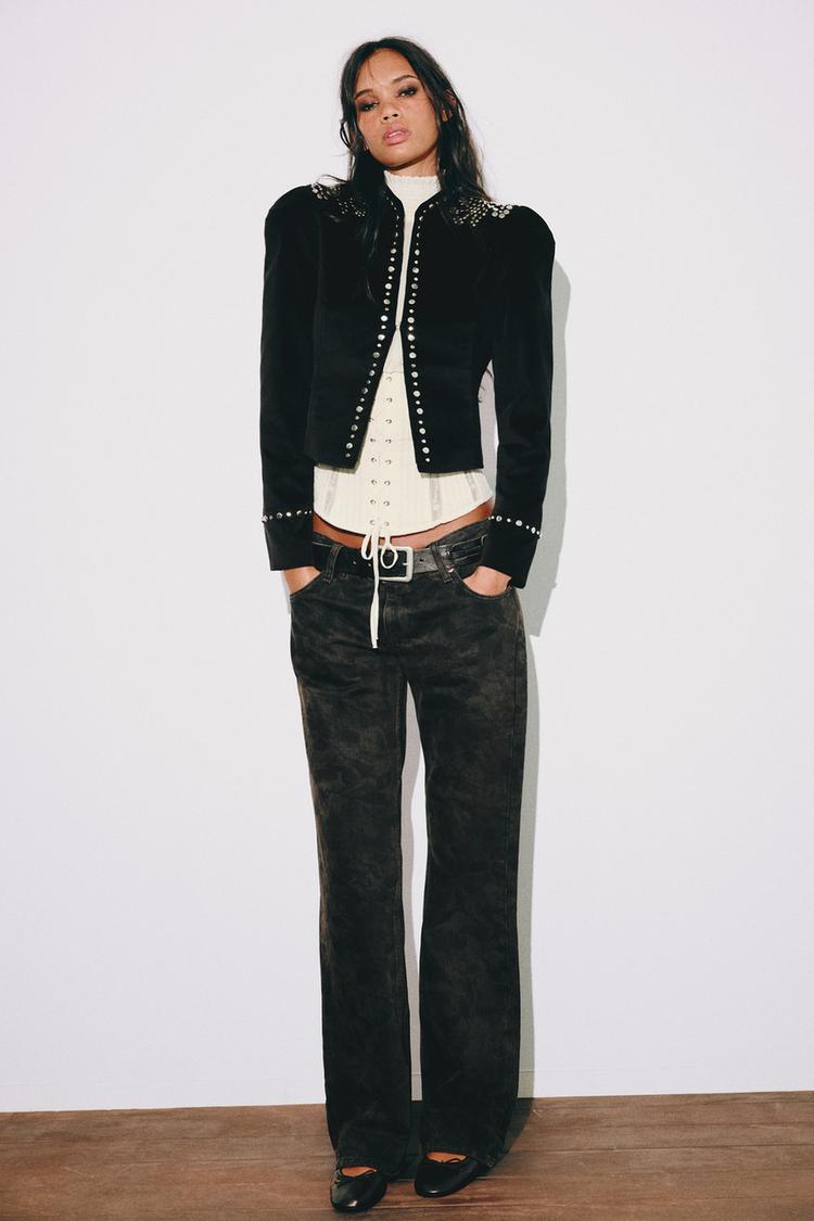 Chaqueta entallada terciopelo tachas