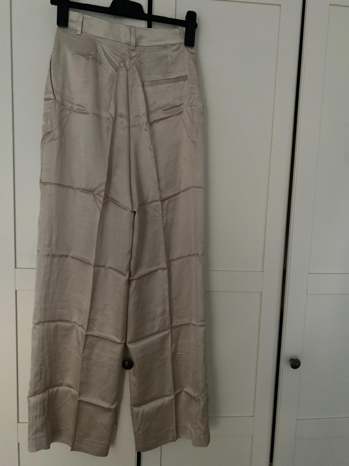 BUNDFALTENHOSE IN SATINOPTIK - Image 2