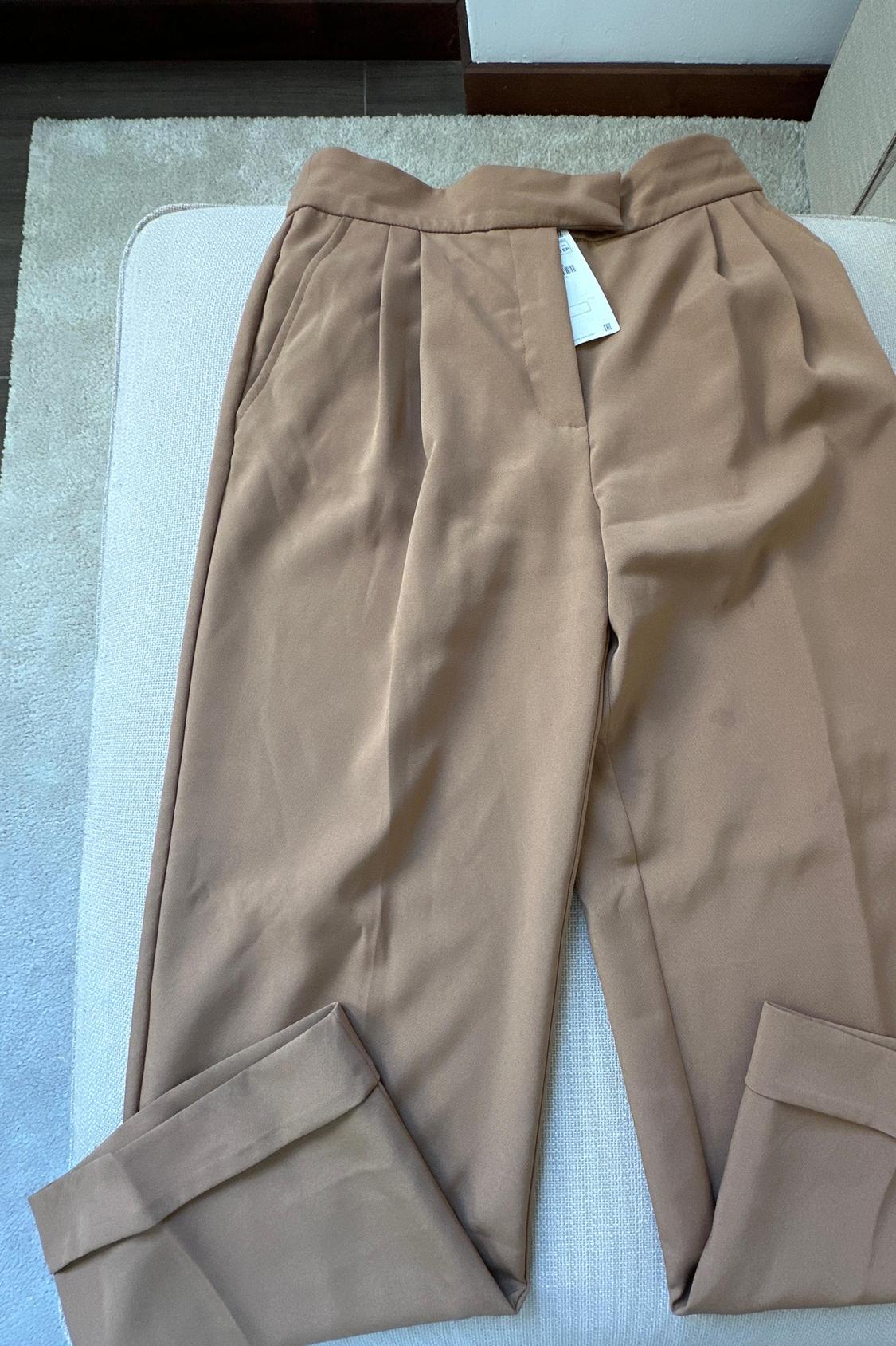 WIDE-LEG TROUSERS WITH TURN-UP HEMS
