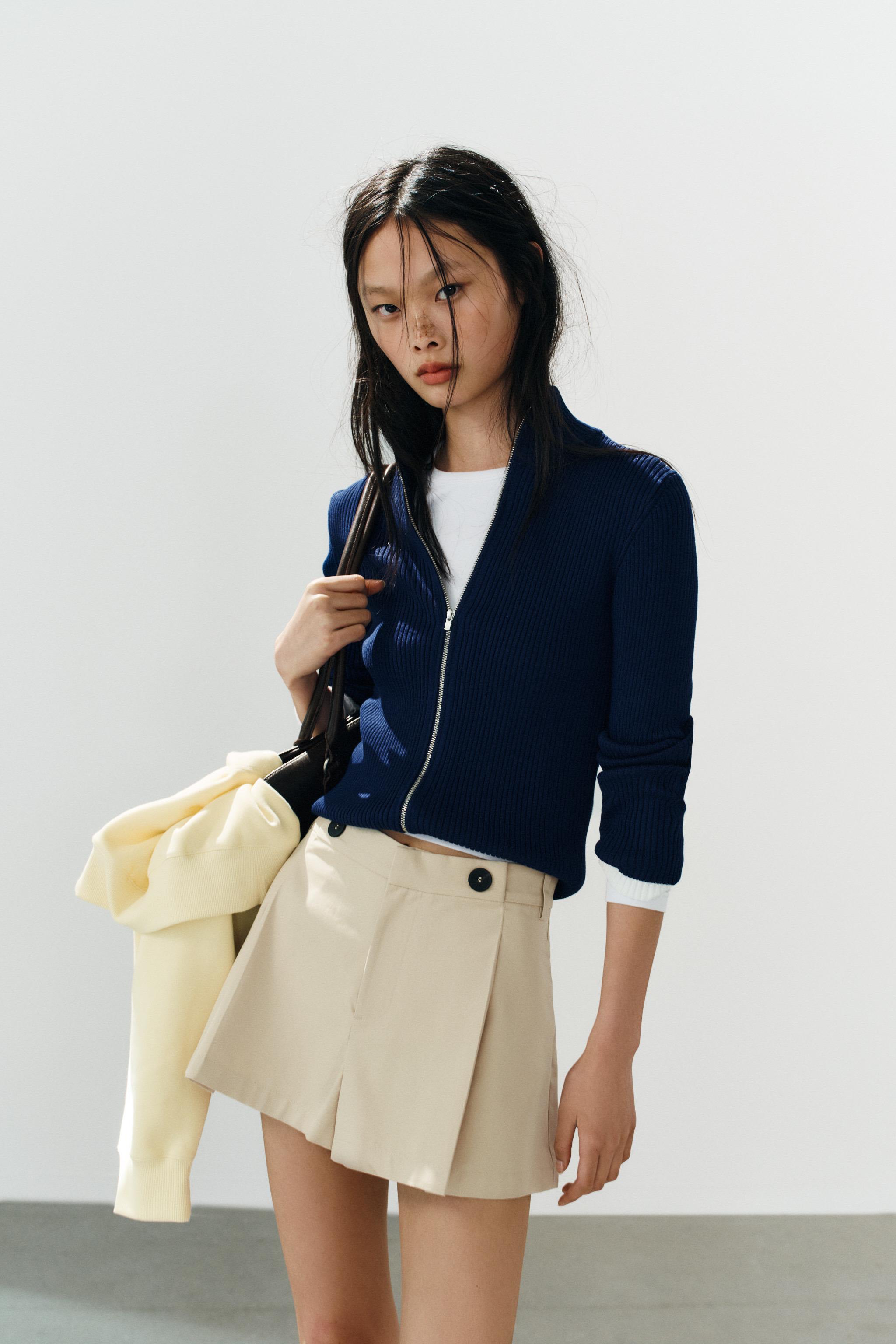 PLEATED BUTTON SHORTS