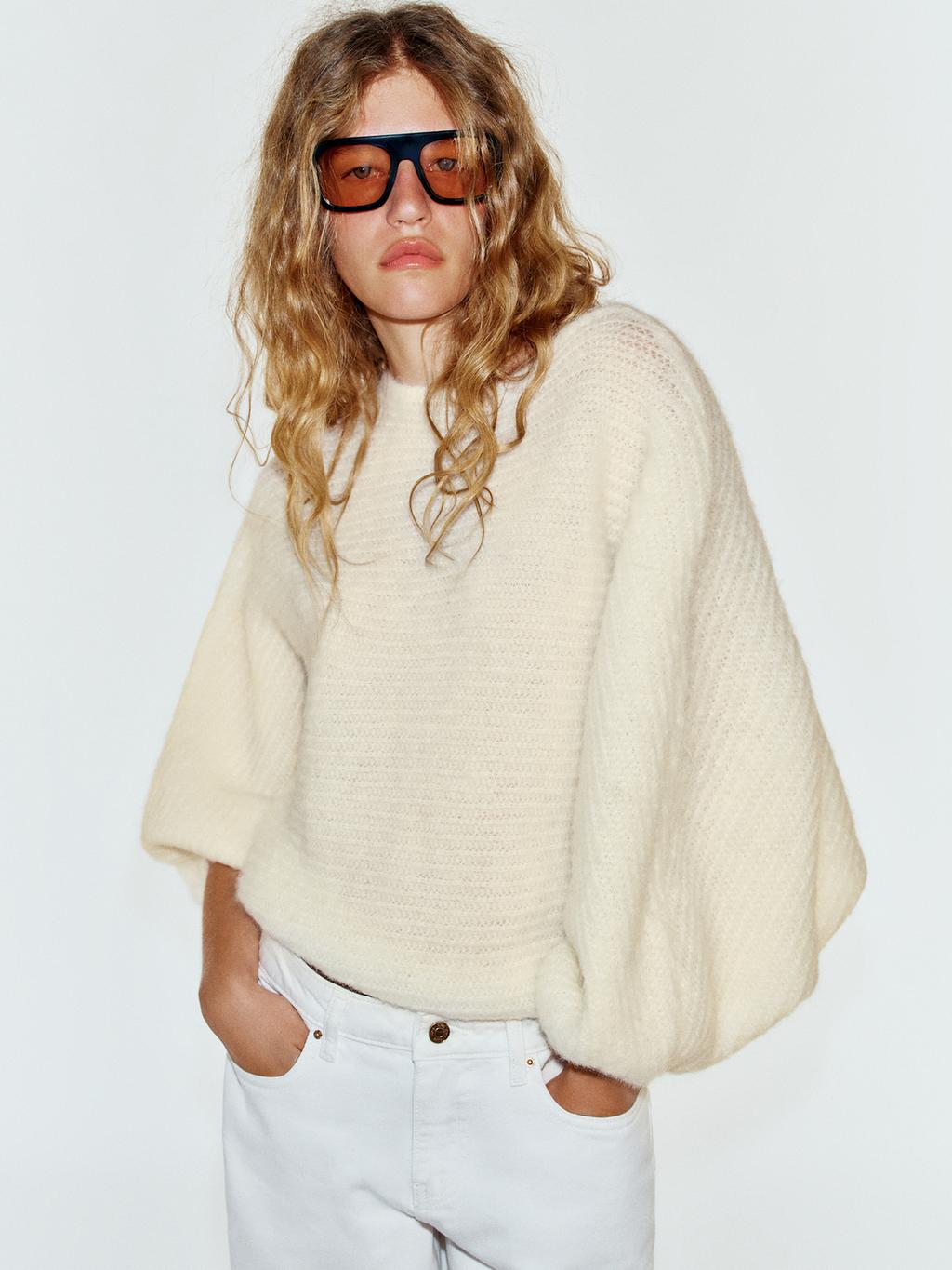VOLUMINOUS SLEEVE JUMPER