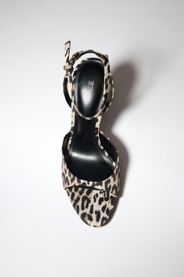 صندل بطبعة حيوانية - فهد by Zara