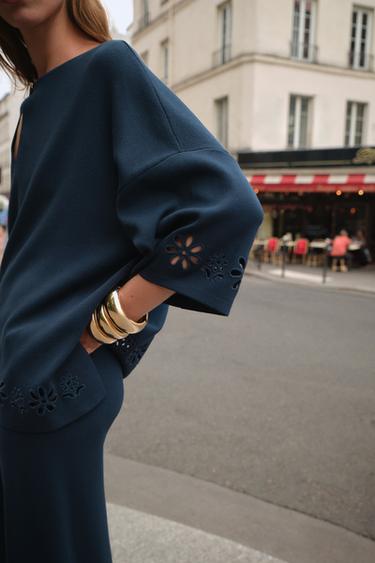 TOP EN MAILLE À BRODERIES AJOURÉES - Bleu roi de Zara - Image 2