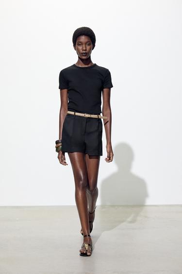 BERMUDA CON PINCES E CINTURA - Nero di Zara