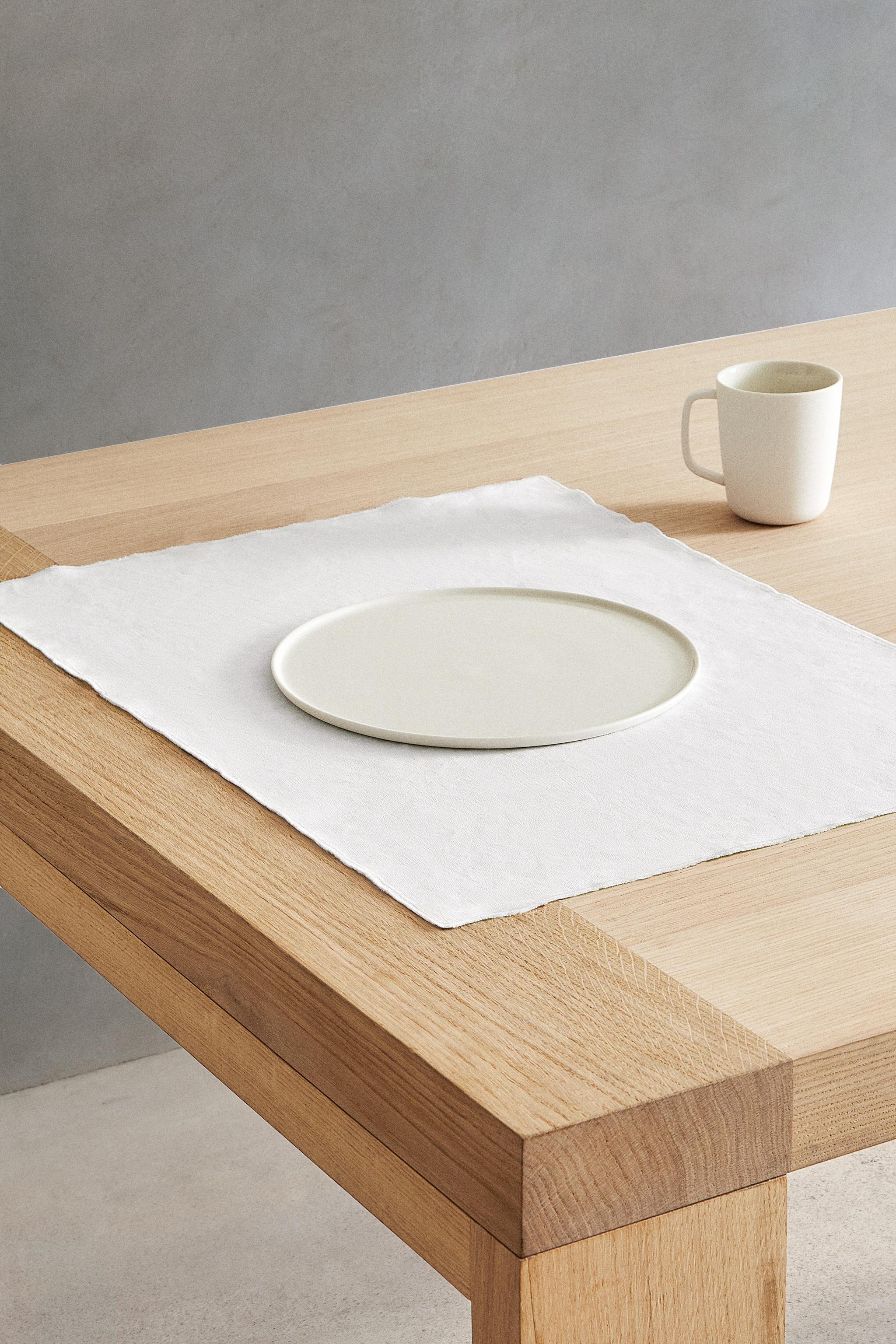 PLACEMAT 01 — Ecru