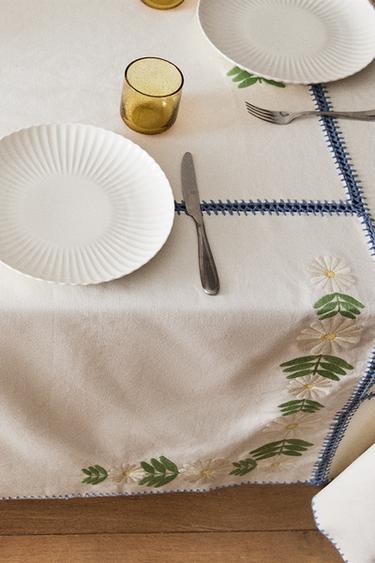 COTTON TABLECLOTH WITH CONTRAST EMBROIDERY - Ecru by Zara