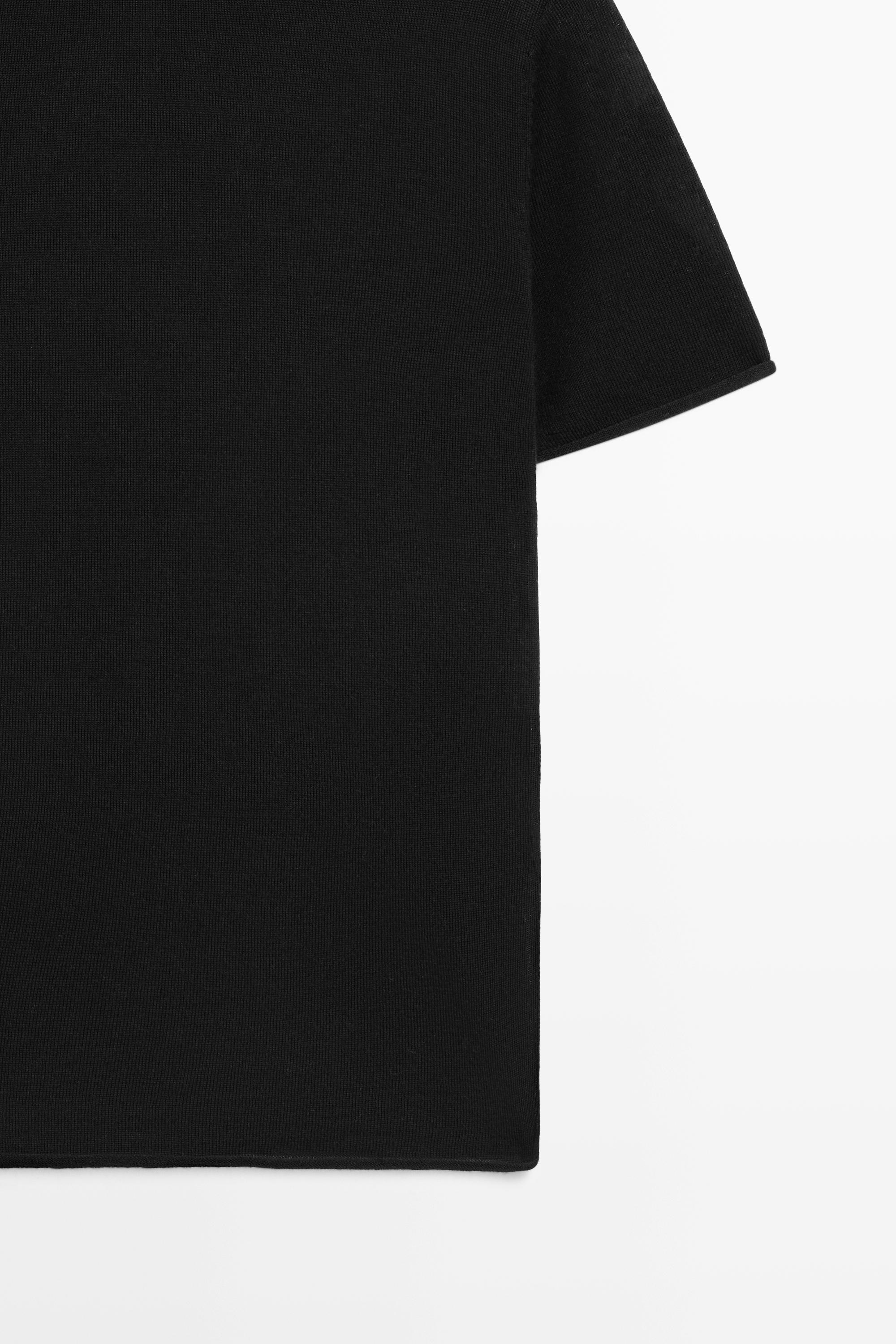 Short sleeve turtleneck knit sweater