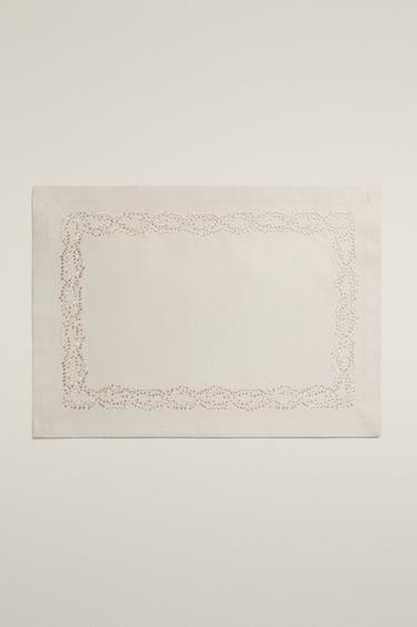 EMBROIDERED PLACEMAT — Yellow 1