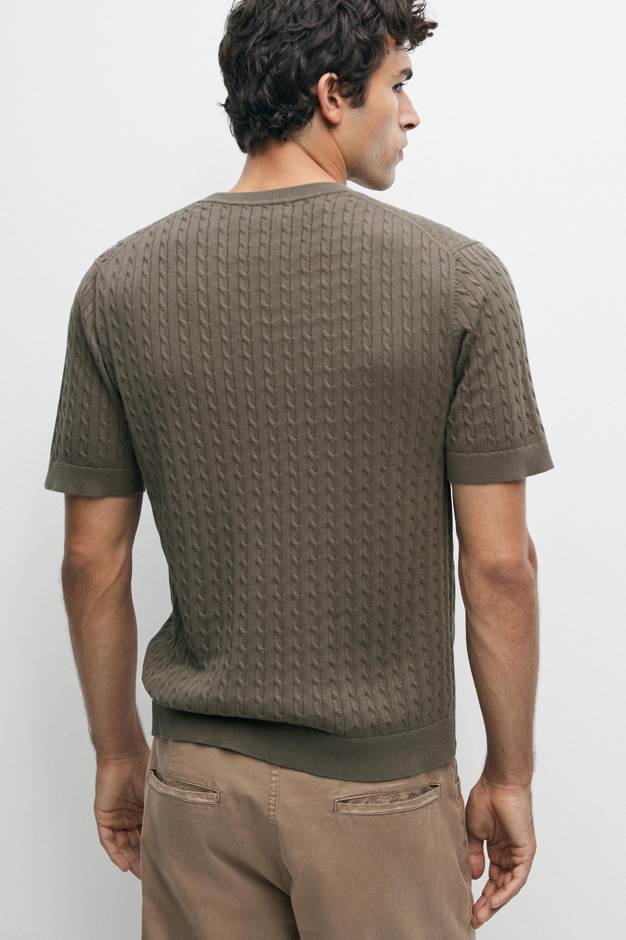 Cable-knit short sleeve sweater