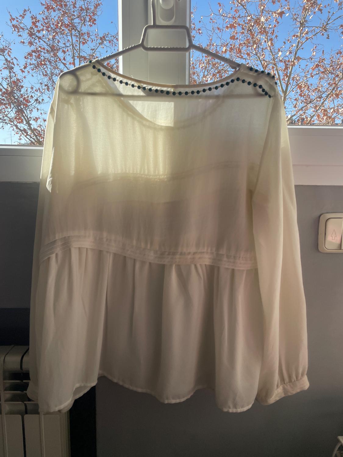 BLUSA BLANCA CON TRAZOS DORADOS - Image 2