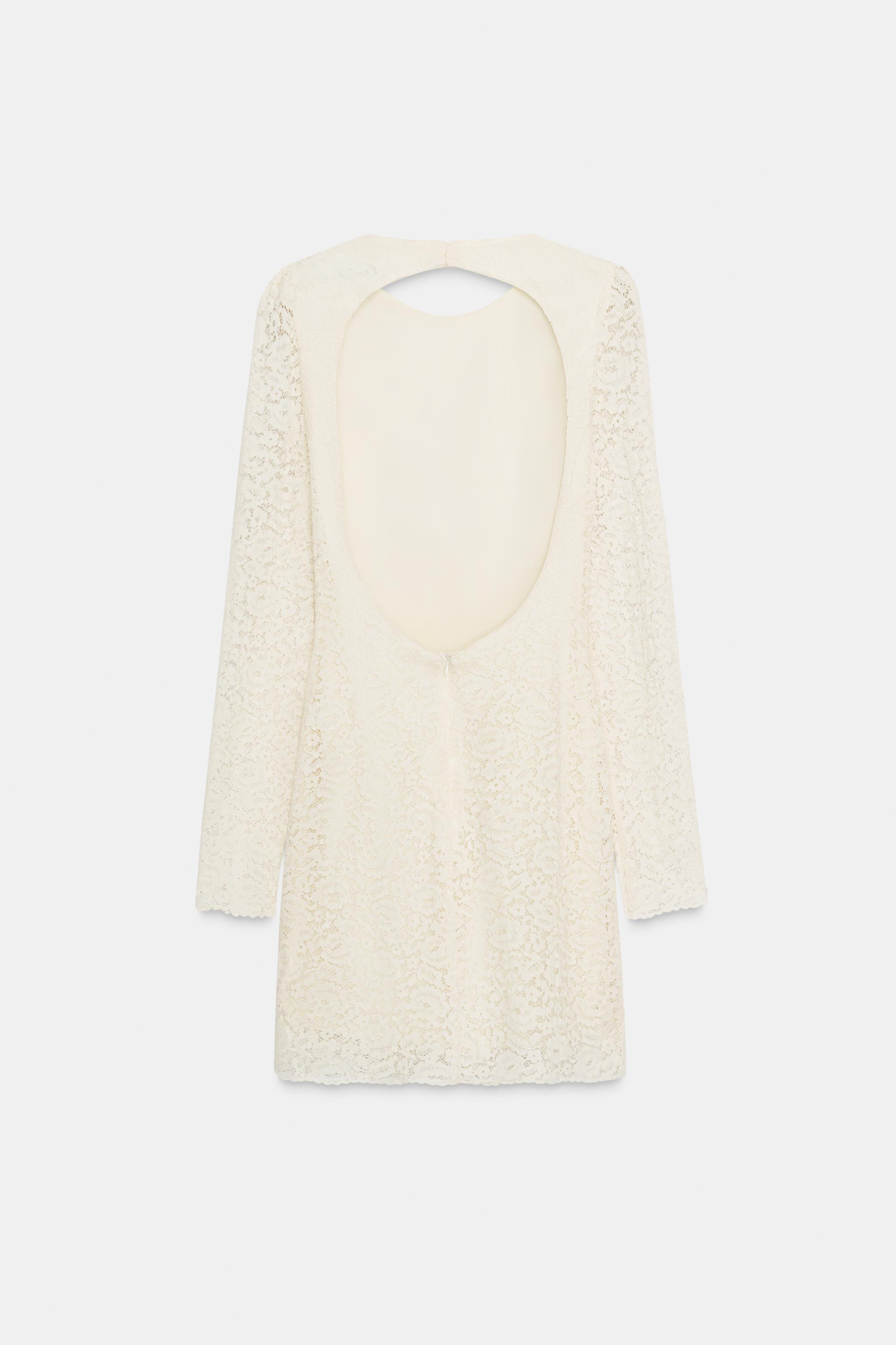 ROBE COURTE EN DENTELLE