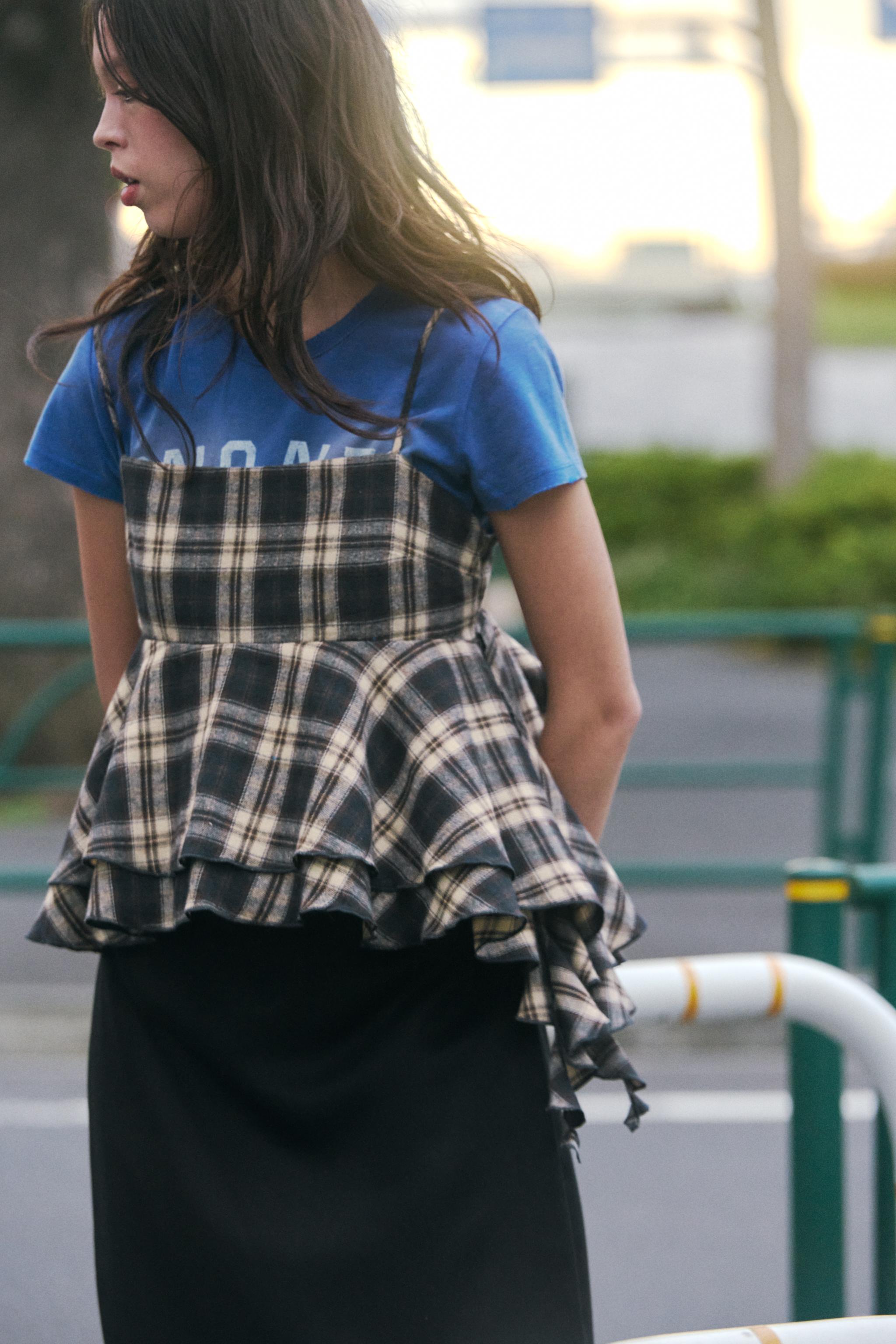 フリル付きチェック柄トップス - ブラウンブルー | ZARA Japan / 日本