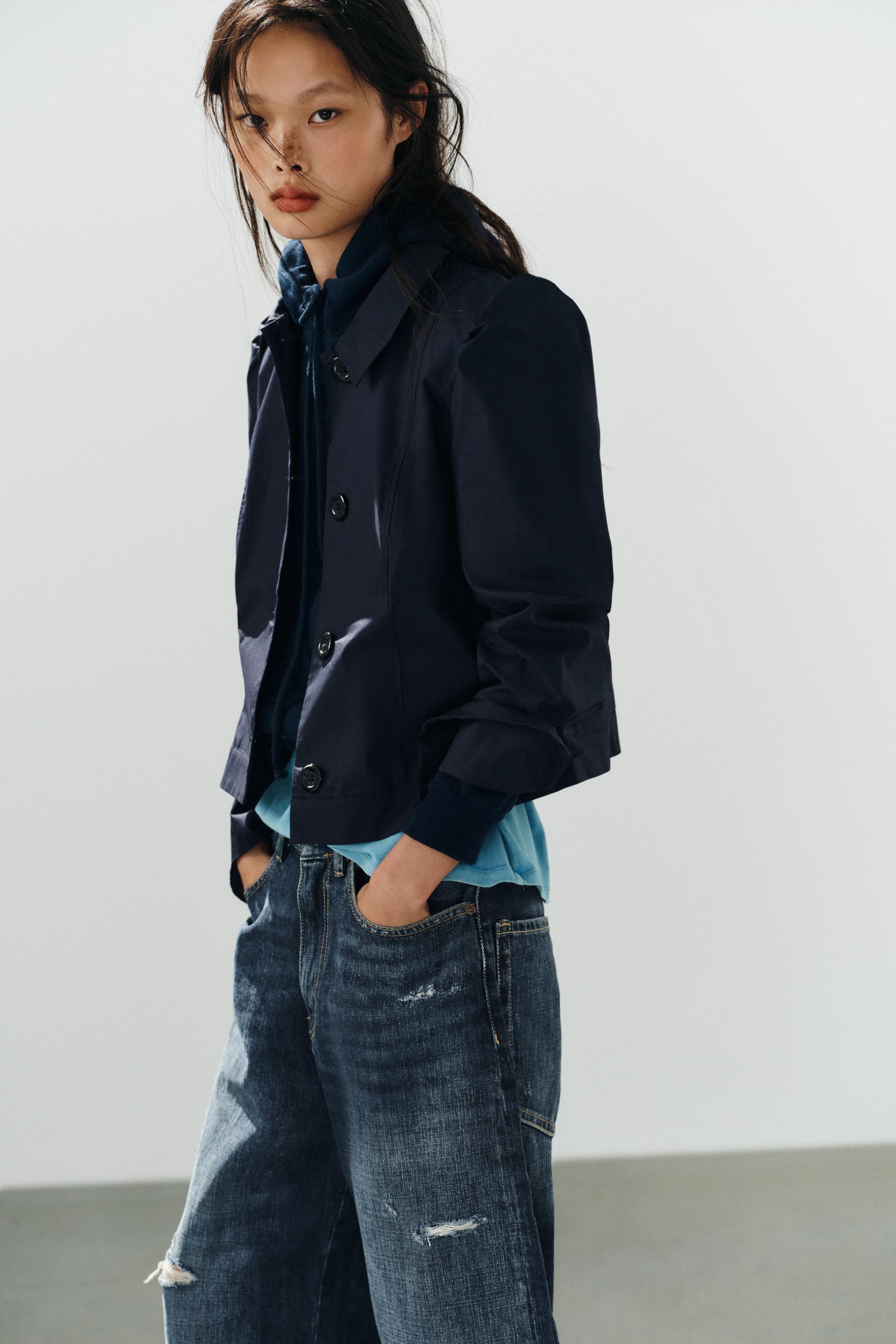 SHORT GATHERED-SHOULDER BLAZER
