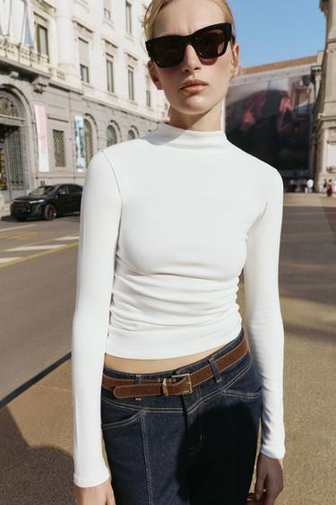 T-SHIRT COL MONTANT - Blanc cassé de Zara