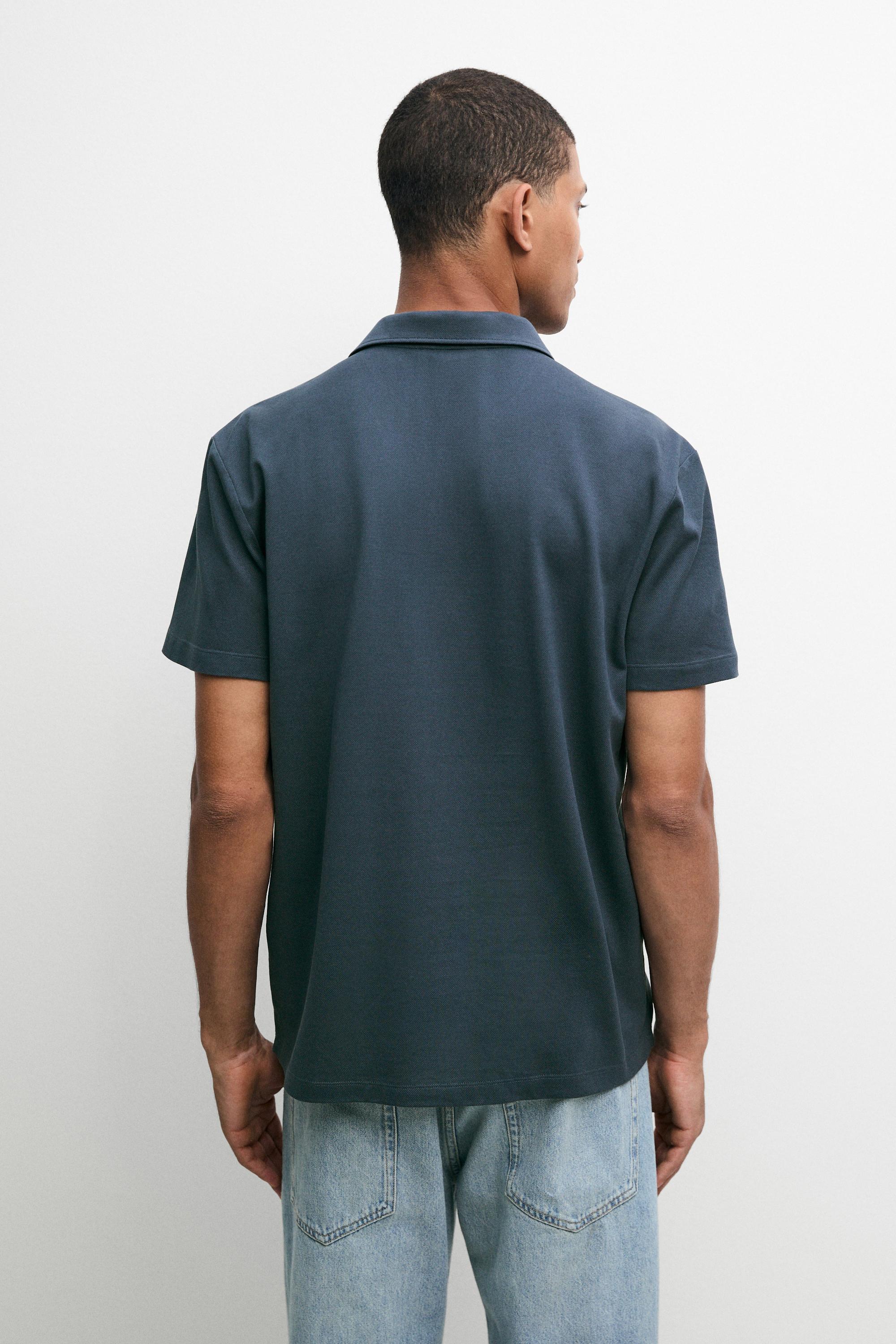 Micro-textured V-neck piqué polo shirt