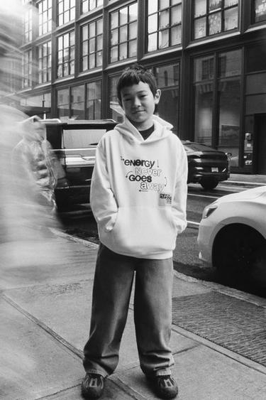 SUDADERA CAPUCHA GRAFFITI - Crudo de Zara - Imagen 0