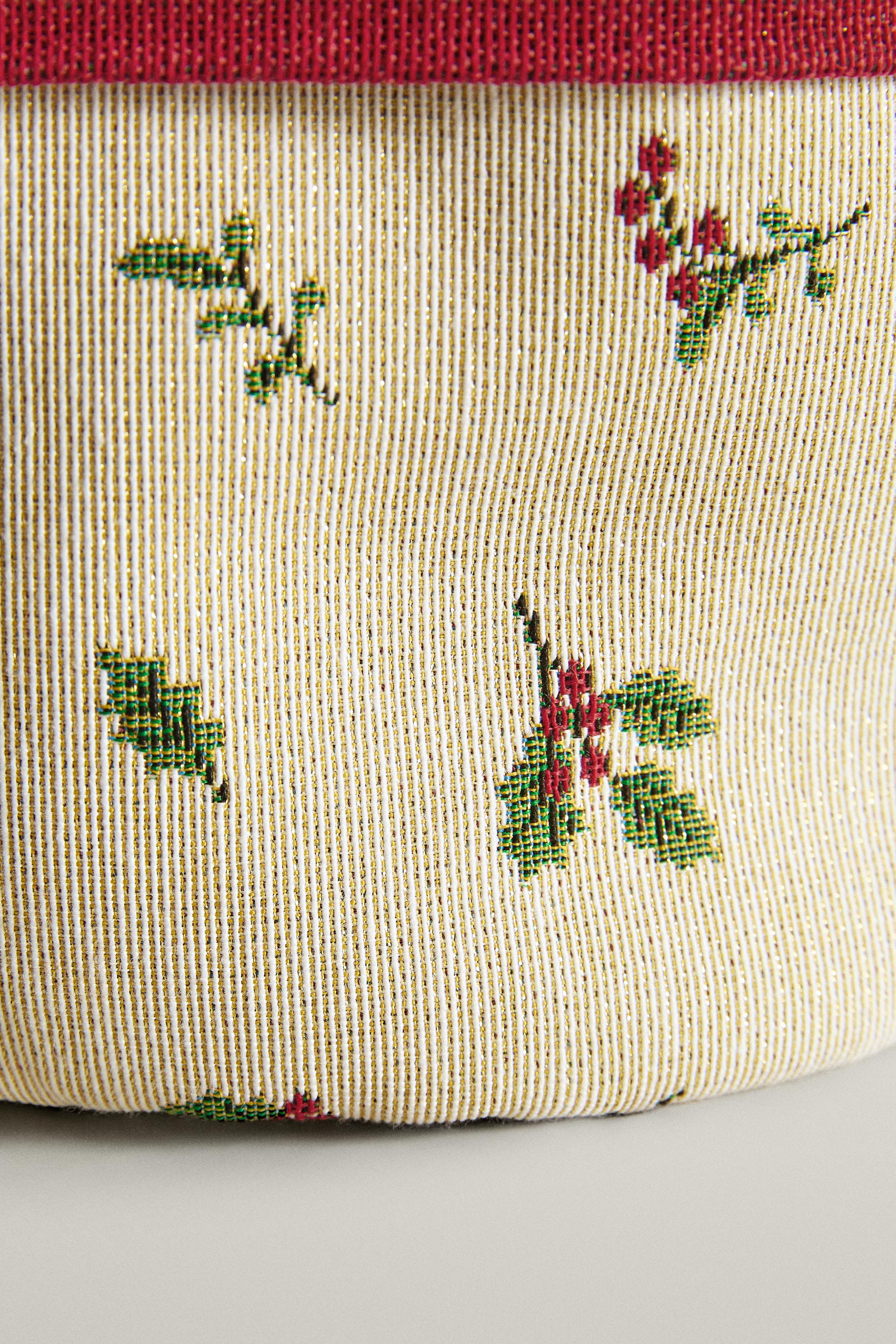 JACQUARD HOLLY CHRISTMAS BREAD BASKET