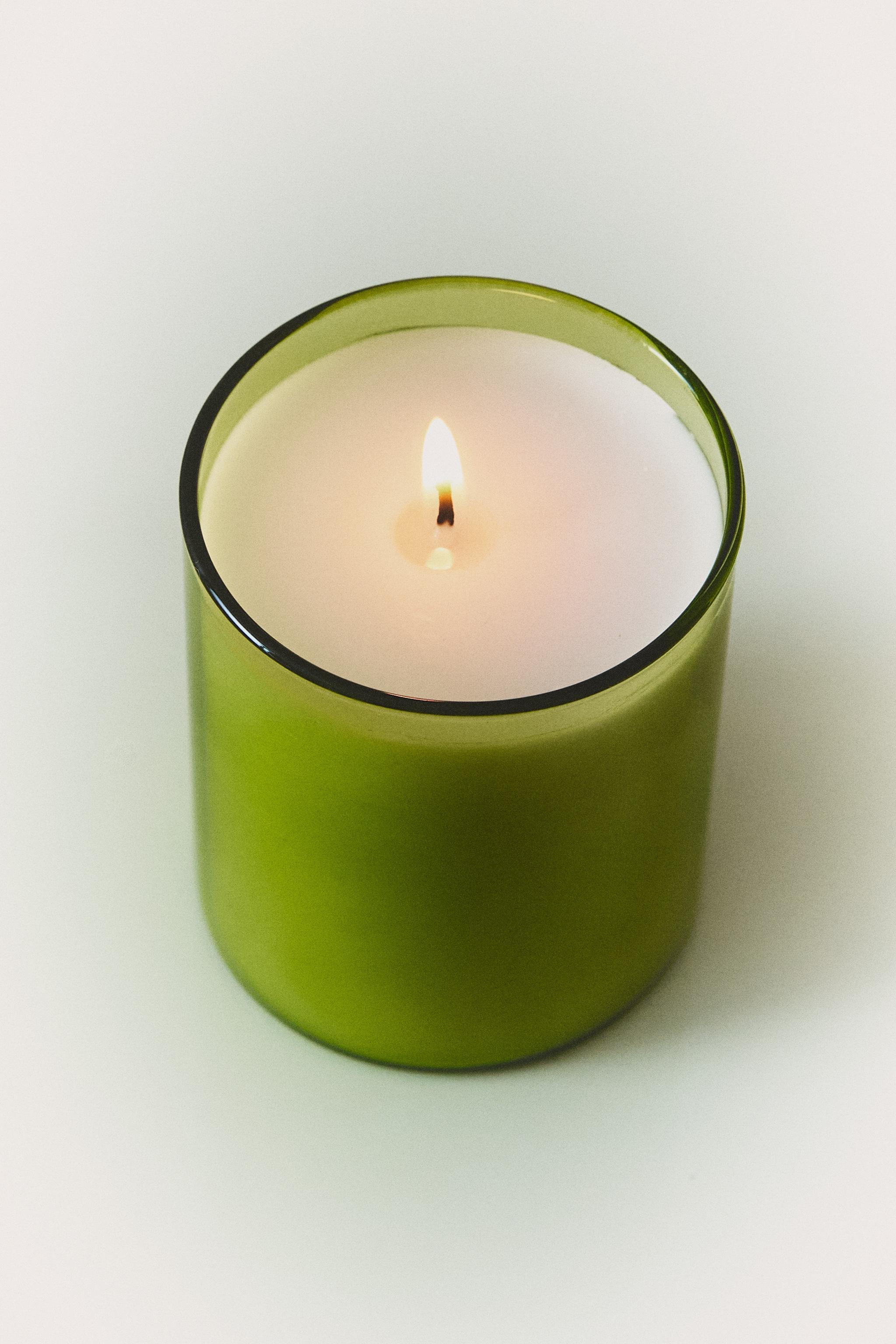 (220 G) LIME & PEPPERMINT SCENTED CANDLE — Fluorescent lime
