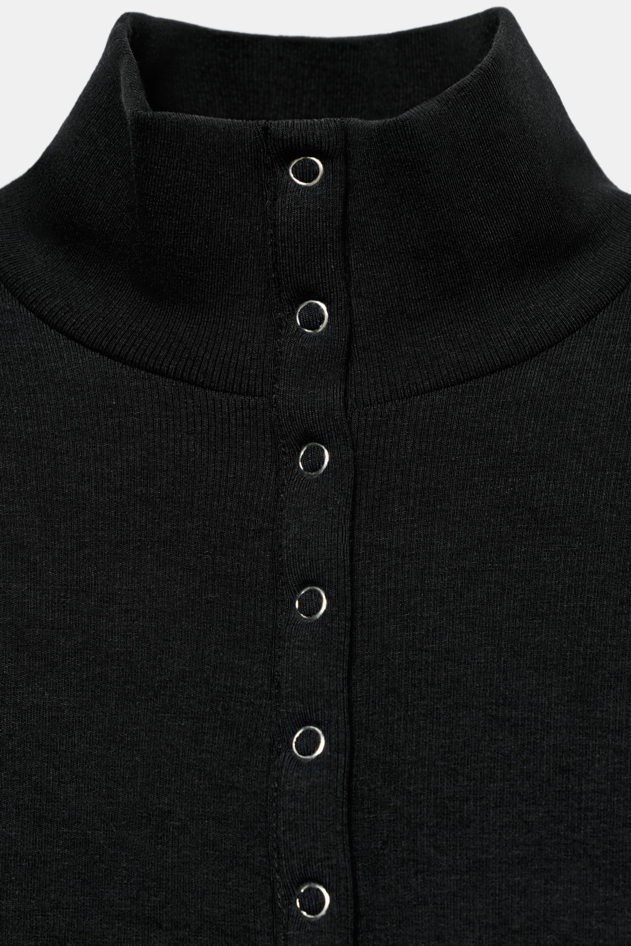 MOCK NECK BUTTON TOP