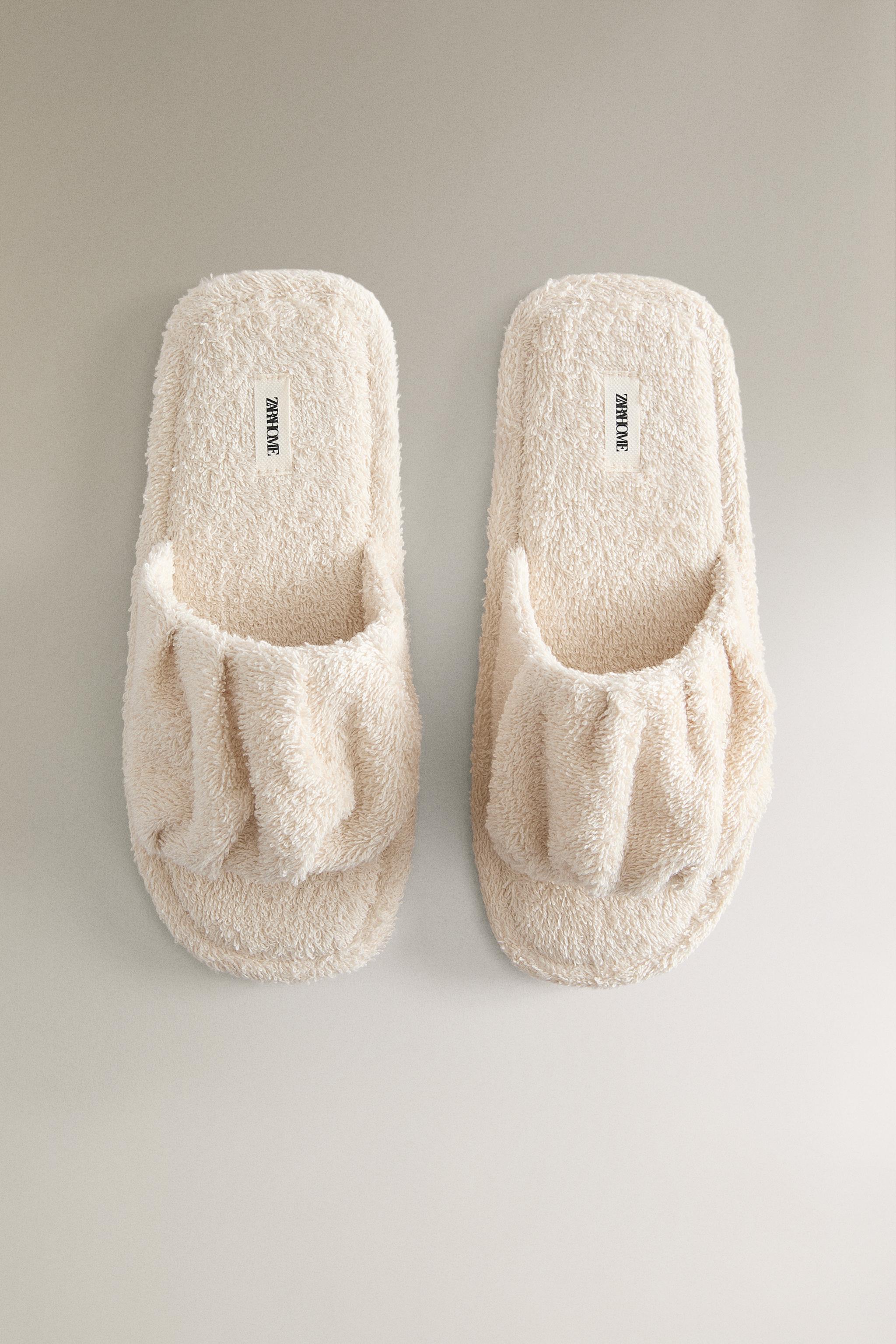 PLEATED TERRYCLOTH BATHROOM SLIDERS