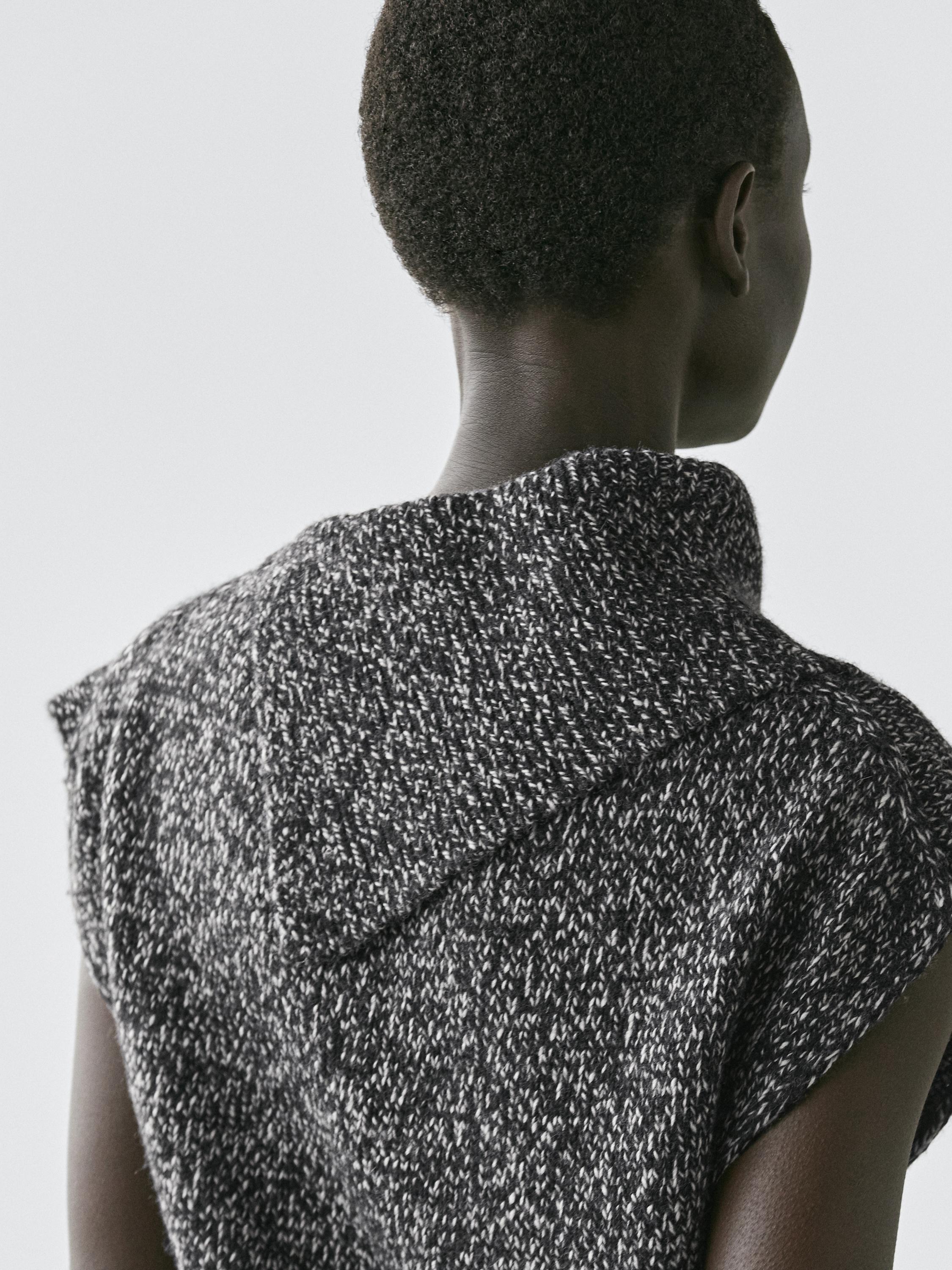 Mouliné knit vest with collar detail