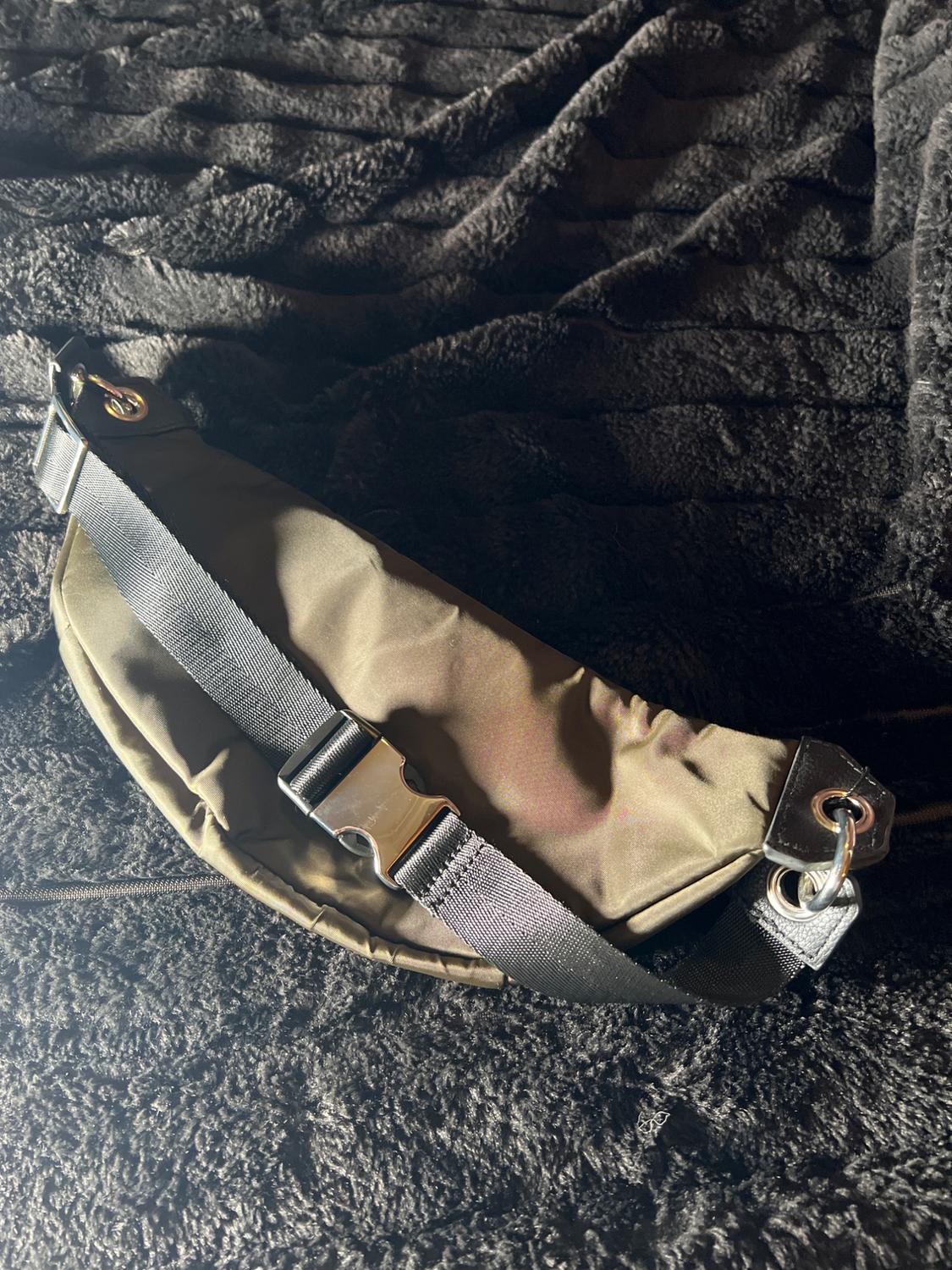 SOLID COLOR MAXI BELT BAG - Image 4