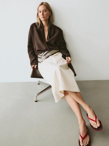 Blusa fluida cruzada lino - Marrón de Zara