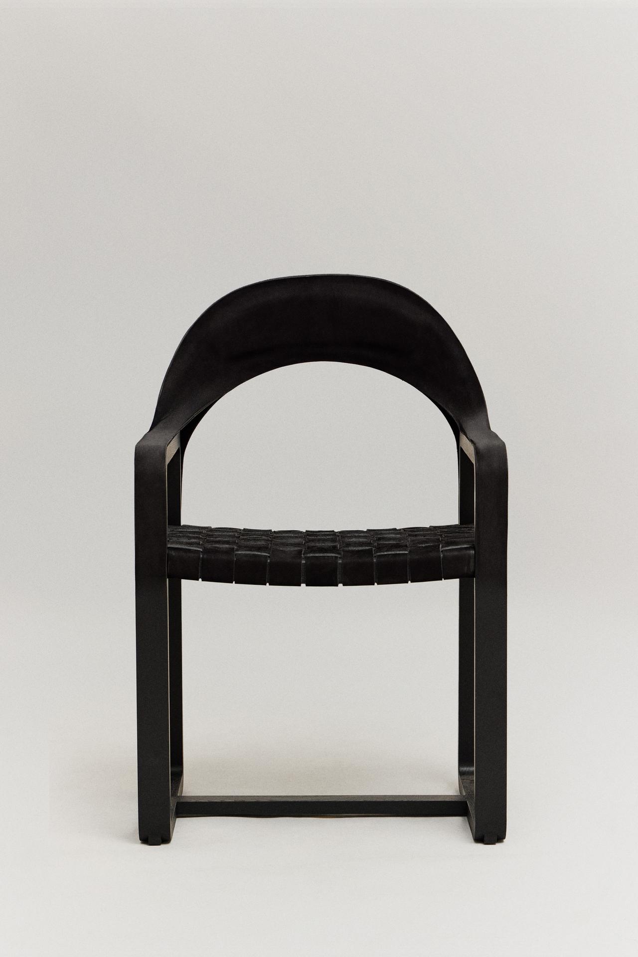 THE POWELA CHAIR — Black