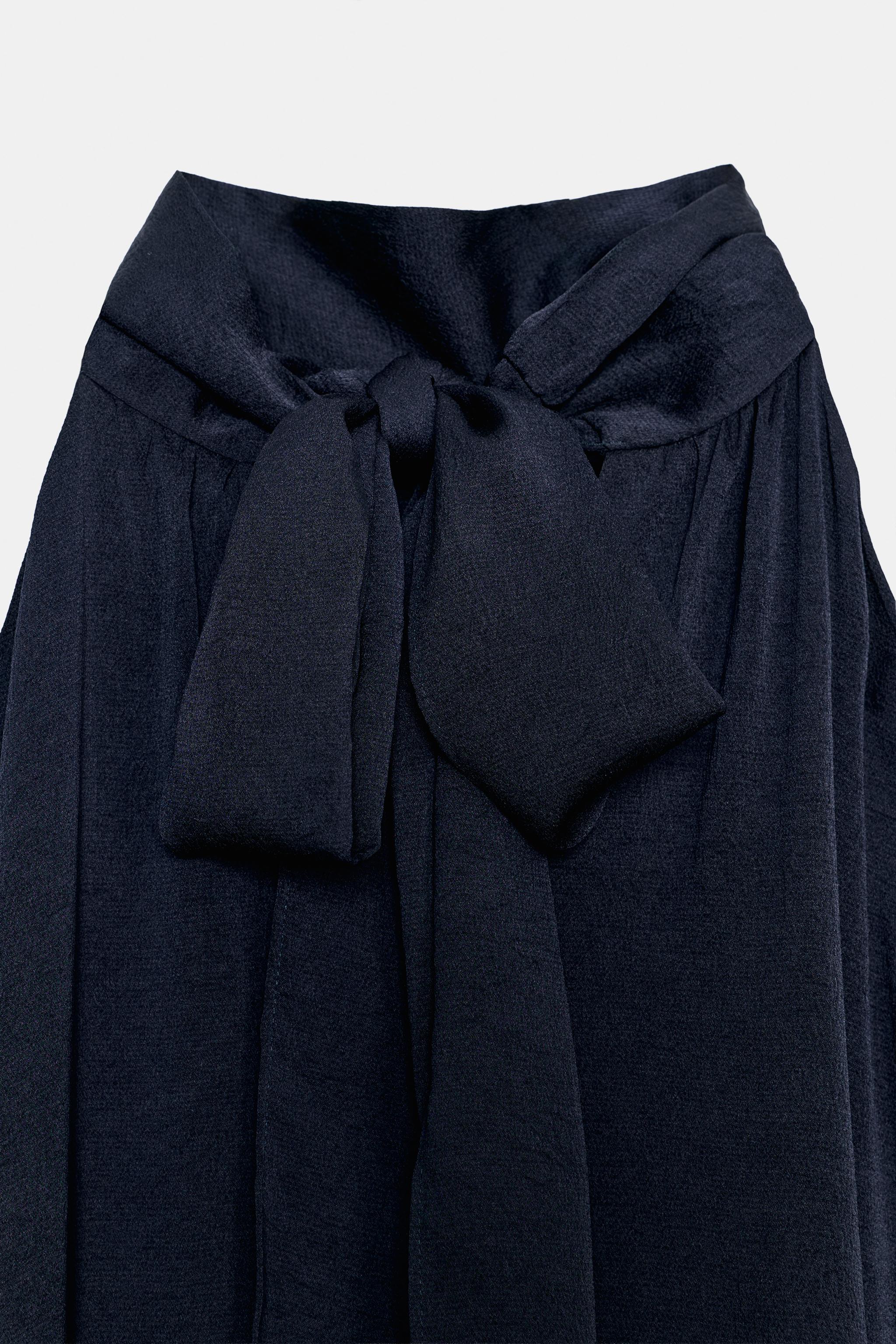 ROBE MI-LONGUE HALTER VOLANT BAS